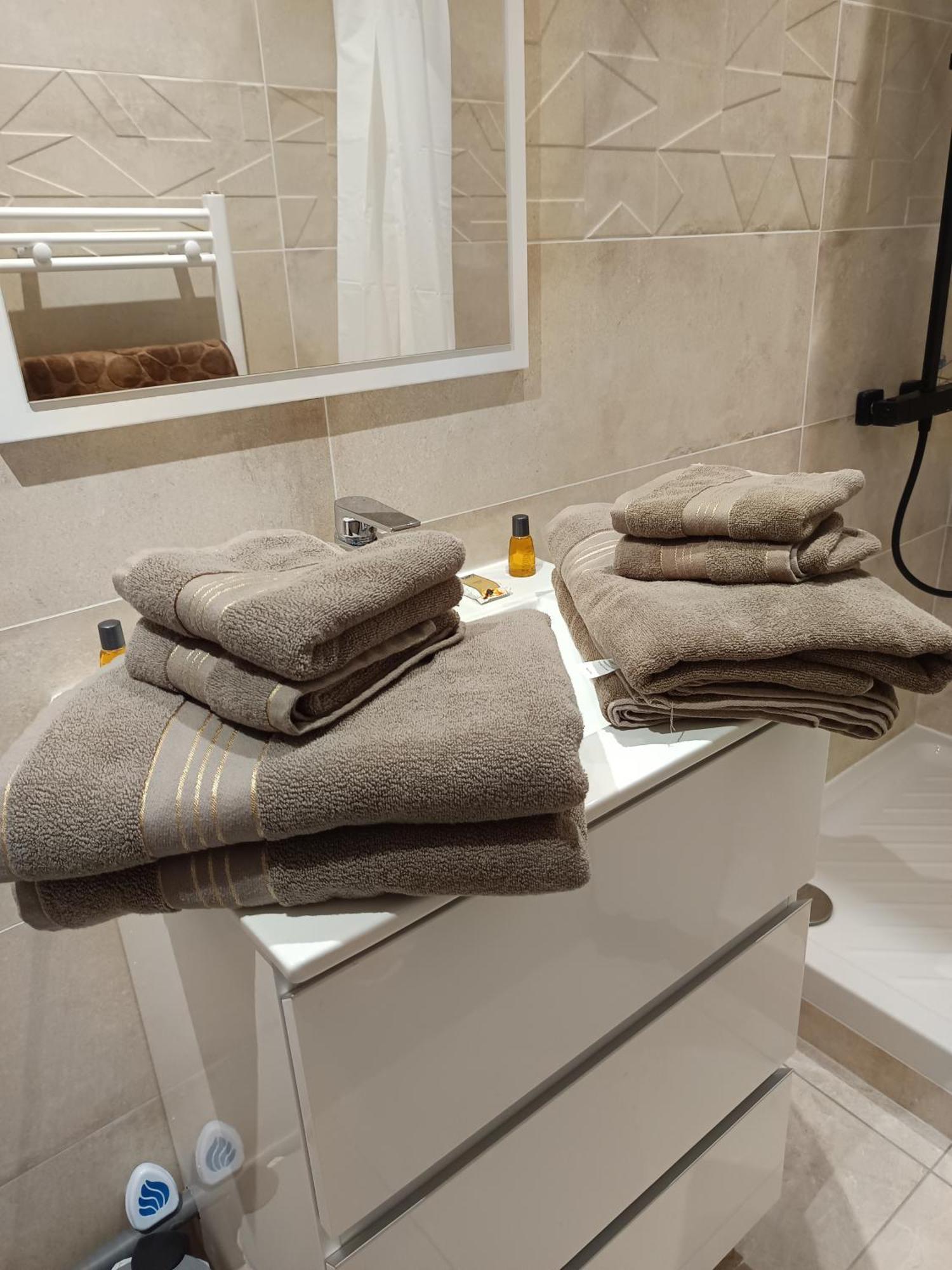 Les Ageux Appartement Des Oliviers מראה חיצוני תמונה